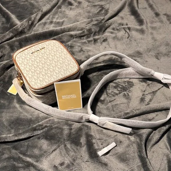 Michael Kors $398 Jet Set Travel Medium Signature Logo Crossbody Vanilla NWT - Picture 13 of 15